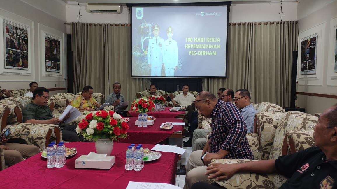 Bupati Lamongan Yuhrohnur Efendi memaparkan program 100 hari kerja kepemimpinannya.