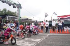 Wakil Wali Kota Batu Heli Suyanto melepas peserta AF71 Military Race Push Bike Championship 2025 di Lapangan Bangpus Pusdik Arhanud Kota Batu.