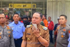 Eri Cahyadi Pimpin Penertiban 800 Tempat Usaha, Tindak Jukir Liar Tanpa Ampun 16 Eri Cahyadi Pimpin Penertiban 800 Tempat Usaha, Tindak Jukir Liar Tanpa Ampun