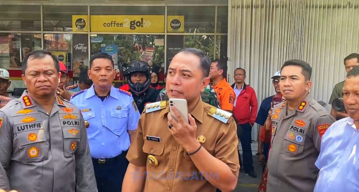 Eri Cahyadi Pimpin Penertiban 800 Tempat Usaha, Tindak Jukir Liar Tanpa Ampun 3 Eri Cahyadi Pimpin Penertiban 800 Tempat Usaha, Tindak Jukir Liar Tanpa Ampun