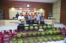 Terbongkar! Mafia Oplosan Gas Subsidi Ngantang Kantongi Ratusan Juta