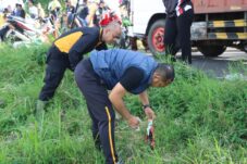 Sambut Hari Bhayangkara ke-79, Polres Batu Gelar Aksi Bersih Sungai Bersama TNI dan ASN 9 IMG 20250613 WA0014 1