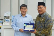 KEK Halal Pertama di Indonesia Segera Diresmikan Presiden Prabowo, Berbasis di Sidoarjo 6 Anggota DPR RI Bambang Haryo Soekartono tengah melakukan kunker ke dapilnya yang berada di Sidoarjo, Jumat (13/6/2025). (Foto : Eleanor/tagarjatim.id)