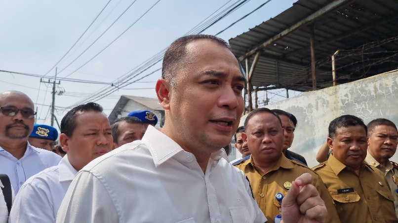 Walikota Surabaya Eri Cahyadi menjelaskan tentang mekanisme pemberlakuan jam malam di Surabaya, Sabtu (21/6/2025). (Foto : Istimewa)