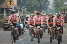 Peserta Nggravel Blitar 2025 saat melintasi jalur sejauh 83 km dengan berbagai tantangan, pada minggu pagi (dok. Humas Polres Blitar untuk tagarjatim.id)