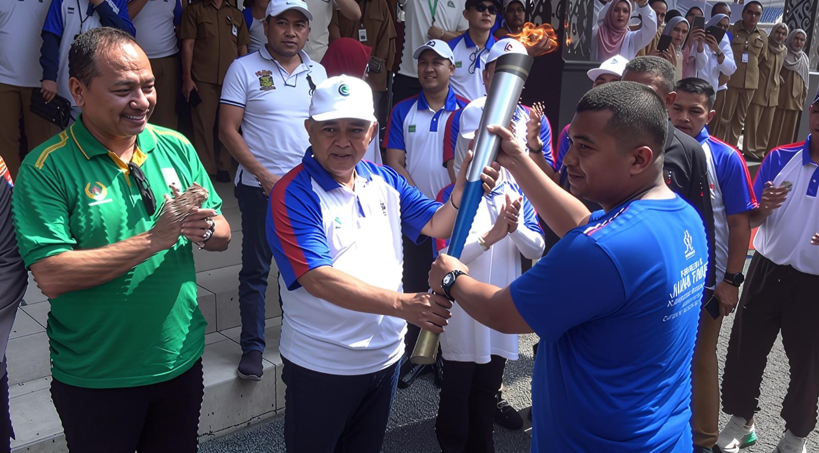 Serah terima Obor Kirab Api Porprov 2025 ke Kabupaten Malang.