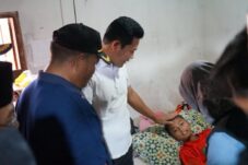 Bupati Sidoarjo Jenguk Atlet yang Alami Patah Kaki saat Berlaga di Porprov IX Jatim