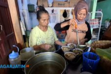 Mencecap Nikmat dan Gurihnya Sop Ayam Kampung Blitar Legendaris