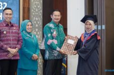 Pemkab Lamongan Wisuda 192 Peserta Sekolah Orang Tua Hebat