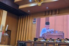 Bupati Malang HM Sanusi saat memberi tanggapan dalam sidang paripurna di Gedung DPRD Kabupaten Malang, Selasa (01/07/2025). (Foto: Abdullah/tagarjatim.id)
