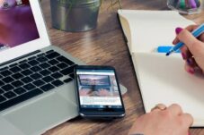 Ilustrasi menulis esai. (Istimewa/ Pixabay)