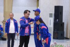 Bupati Jember, Muhammad Fawait saat melepas keberangkatan kontingen Jember dalam Porprov IX Jatim 2025 di Malang Raya pada 25 Juni 2025 lalu. (Istimewa).