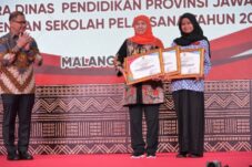 145 Pelajar Papua disambut hangat dalam kegiatan serah terima Program ADEM (Afirmasi Pendidikan Menengah) tahun 2025.