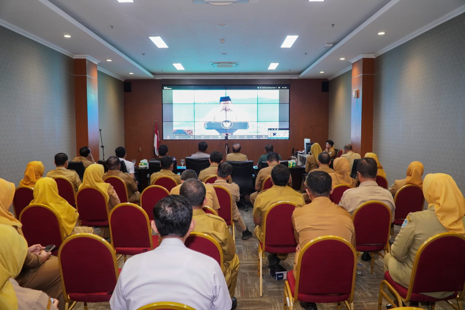 Forkompimda dan jajaranya ikuti zoom dengan Presiden RI Di Gedung Pemkab