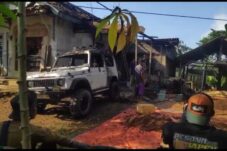 Diduga Karena Mengisi Daya HP di Dekat Botol Bensin, Rumah Terpencil di Jember Terbakar Hebat