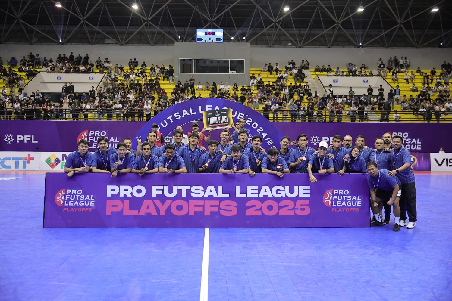 Skuad Unggul FC Malang usai keluar sebagai juara 3 Liga Futsal Profesional Indonesia musim 2024-2025, usai menyingkirkan Fafage Banua di dua leg sekaligus. (Foto Dok Unggul FC Malang)
