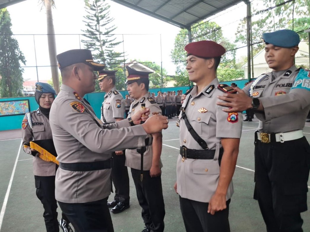 Para pejabat yang melaksanakan yang melaksanakan serahterima jabatan (14/7/2025) (Foto: Abdullah/tagarjatim.id)