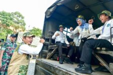 Pemberangkatan retret OPD Kabupaten lamongan ke Madivif 2 kostrad (Sapari/ tagarjatim.id)