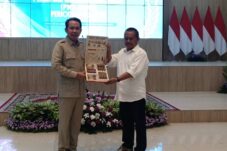 Suasana pengukuhan kepengurusan PWI Jember 2025 – 2028 yang digelar di Pendopo Wahyawibawagraha dan dihadiri oleh Bupati Jember, Muhammad Fawait. (Istimewa)