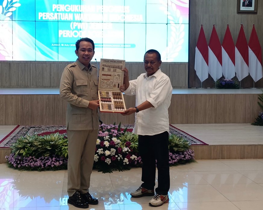 Suasana pengukuhan kepengurusan PWI Jember 2025 – 2028 yang digelar di Pendopo Wahyawibawagraha dan dihadiri oleh Bupati Jember, Muhammad Fawait. (Istimewa)