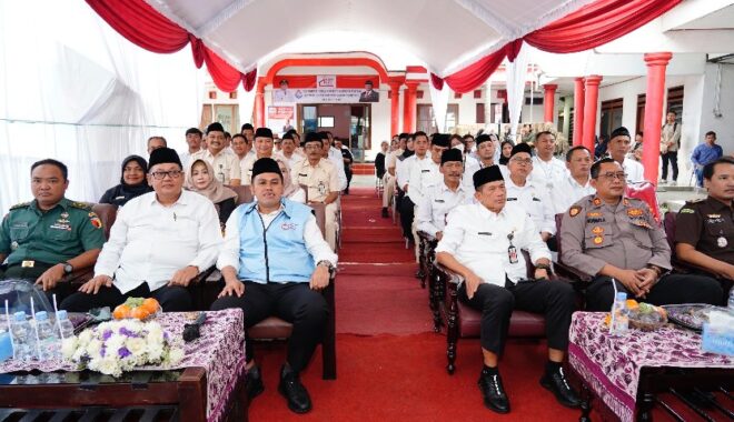 Kota Blitar Siap Operasionalkan 21 Koperasi Merah Putih, Untuk Beri Manfaat Nyata Bagi Masyarakat 2 Walikota Blitar Mas Ibin bersama forkopimda saat engikuti kegiatan peluncuran Kopdes Merah Putih di Kelurahan Gedog (Novianto/ tagarjatim.id)