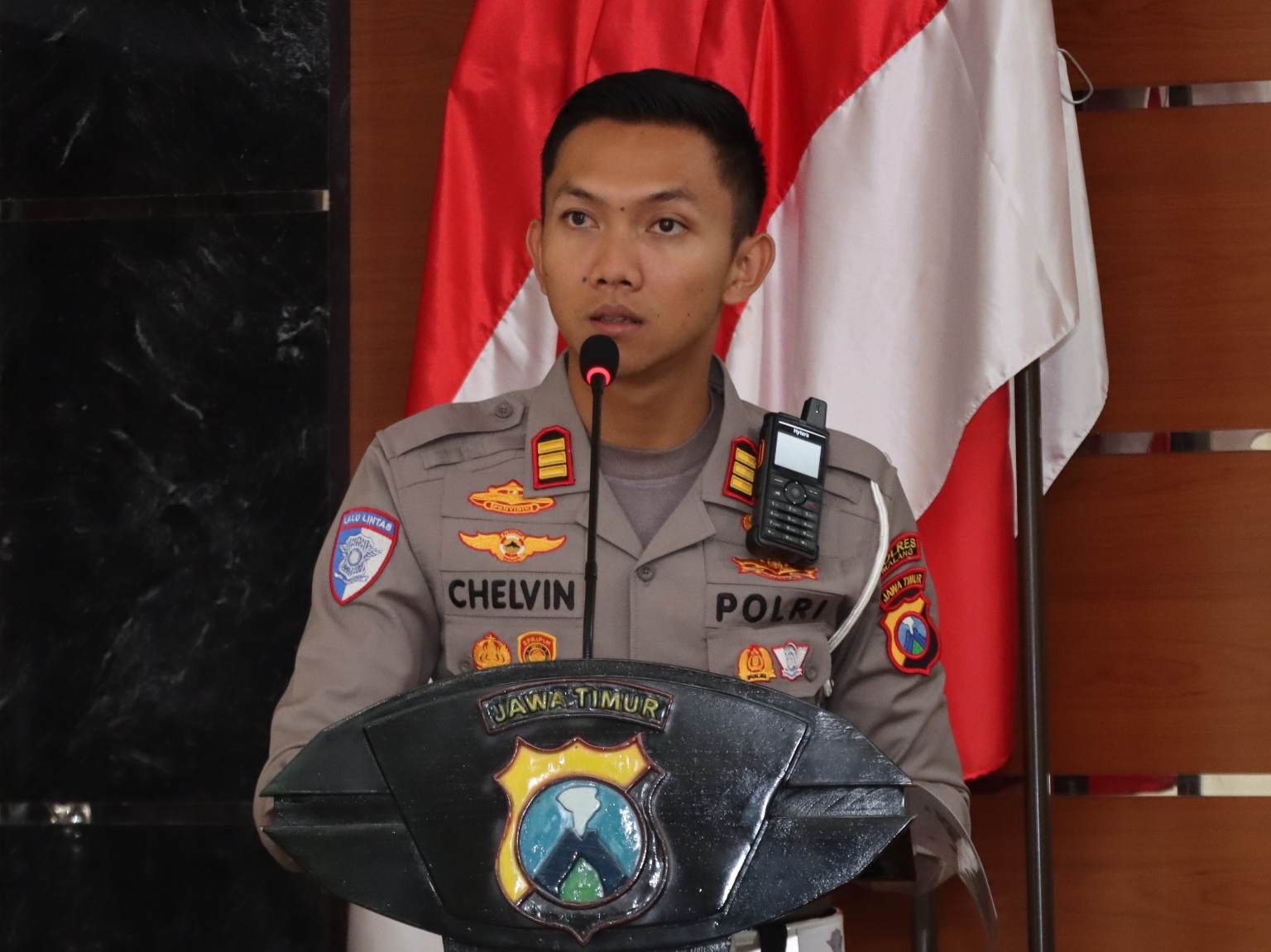 Kasatlantas Polres Malang AKP Muhammad Alif Chelvin Arliska, saat memberikan paparan hasil Operasi Patuh Semeru 2025 (28/7/2025) (Dok. Humas Polres Malang)