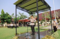 Kapolres Jombang Apresiasi 10 Anggota Berprestasi