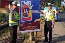 Cegah Kecelakaan, Satlantas Polres Malang Pasang Rambu dan Papan Peringatan
