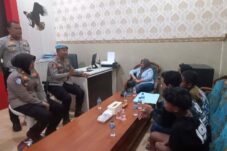 Sempat Viral Pemotor Diduga Dipukul Polisi Jombang Ternyata Jatuh Hindari Razia 17 MR saat mengklarifikasi kejadian yang sempat viral di media sosial