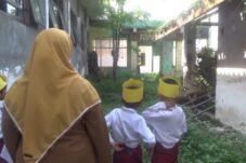 Masa MPLS, Siswa SDN Jabon 2 Dikenalkan Kondisi Sekolah yang Nyaris Ambruk 7 Masa MPLS, Siswa SDN Jabon 2 Dikenalkan Kondisi Sekolah yang Nyaris Ambruk