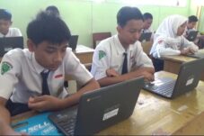 Melihat Pemanfaatan Chromebook untuk Belajar Mengajar di SMPN 4 Jombang