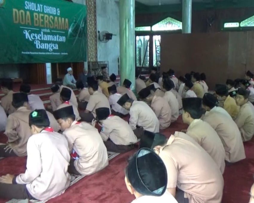 Ponpes Mambaul Maarif Denanyar Gelar Doa Bersama untuk Keselamatan Bangsa