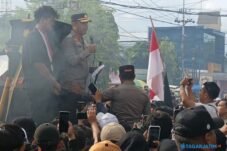 Pengunjuk Rasa di Jember Serukan Kapolri Mundur