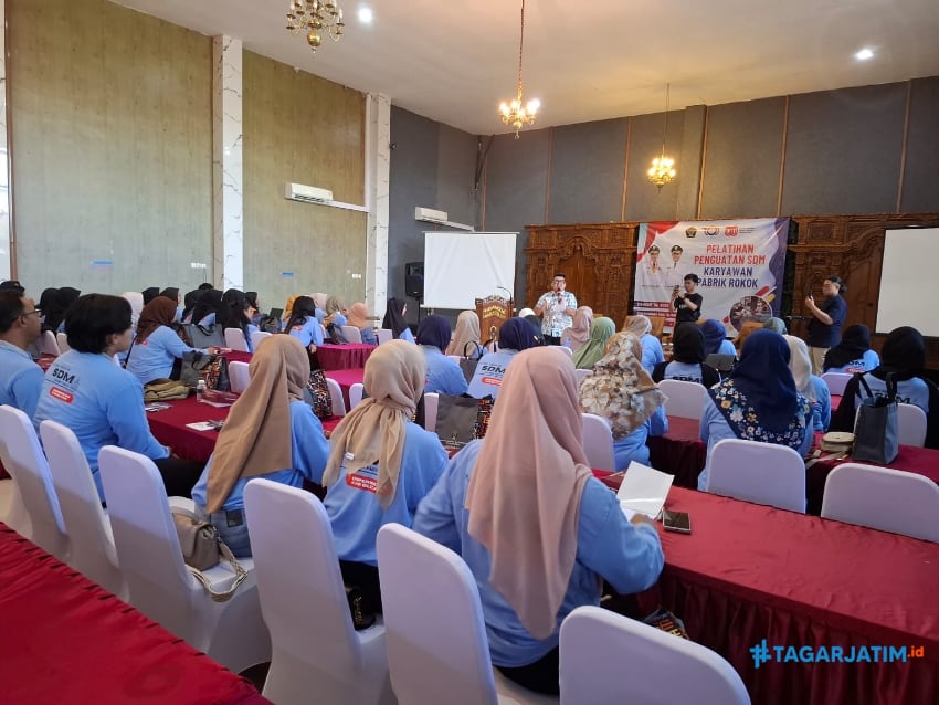 Disperindag Kabupaten Blitar Gelar Pelatihan Soft Skill untuk Puluhan Karyawan Pabrik Rokok dari Dana Cukai 4 Disperindag Kabupaten Blitar Gelar Pelatihan Soft Skill untuk Puluhan Karyawan Pabrik Rokok dari Dana Cukai