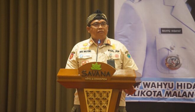 Kepala Satpol PP Kota Malang, Heru Mulyono menjadi salah satu pemateri sosialisasi pemberantasan rokok ilegal (Istimewa)
