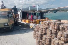 KLM Ayta saat akan berlayar menuju pelabuhan Brondong Lamongan (Bib Muhammad/ Tagarjatim.id)