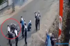 Terekam Camera CCTV, Pemotor Tabrak Peserta Gerak Jalan di Balongpanggang Gresik 9 Terekam Camera CCTV, Pemotor Tabrak Peserta Gerak Jalan di Balongpanggang Gresik