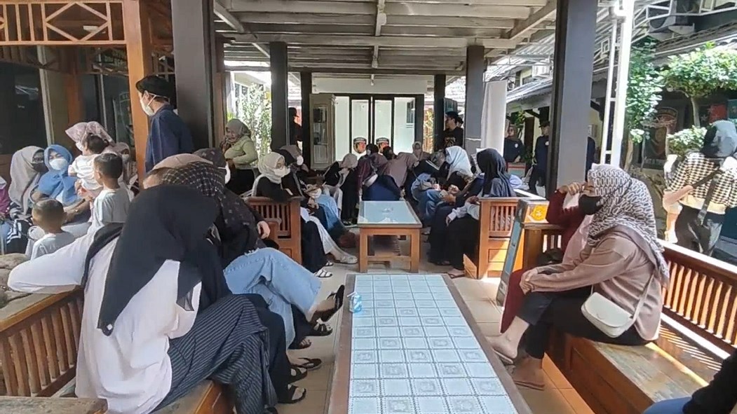 Puluhan warga di Kecamatan Solokuro, Kabupaten Lamongan mengaku menjadi korban arisan bodong dengan nilai kerugian sekitar Rp20 miliar.