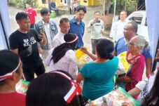 Polres Batu Gelar Gerakan Pangan Murah Sambut HUT RI ke-80, 2,5 Ton Beras Ludes Diserbu Warga 14 Warga Junrejo serbu gerakan pangan murah yang digelar oleh Polres Batu.