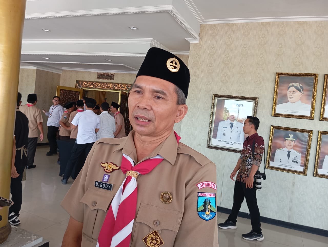 Kepala Satpol PP Jember, Bambang Rudianto saat dikonfirmasi usai acara pelantikan pengurus Kwarcab Pramuka Jember pada Senin (11/08/2025). (Foto: Adi Permana/ tagarjatim.id)