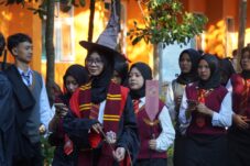 Kreativitas peserta karnaval saat melaksanakan parade di Jalan Ahmad Yani, Kepanjen, Selasa (12/8/2025). (Istimewa)