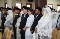 Proses pernikahan di Pendopo Lokatantra Kabupaten Lamongan.