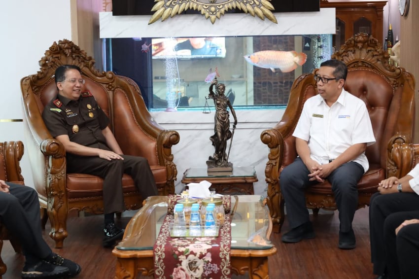 DJP - Kejati Jatim Perkuat Gebrakan Hukum Pajak & Perang Lawan Rokok Ilegal