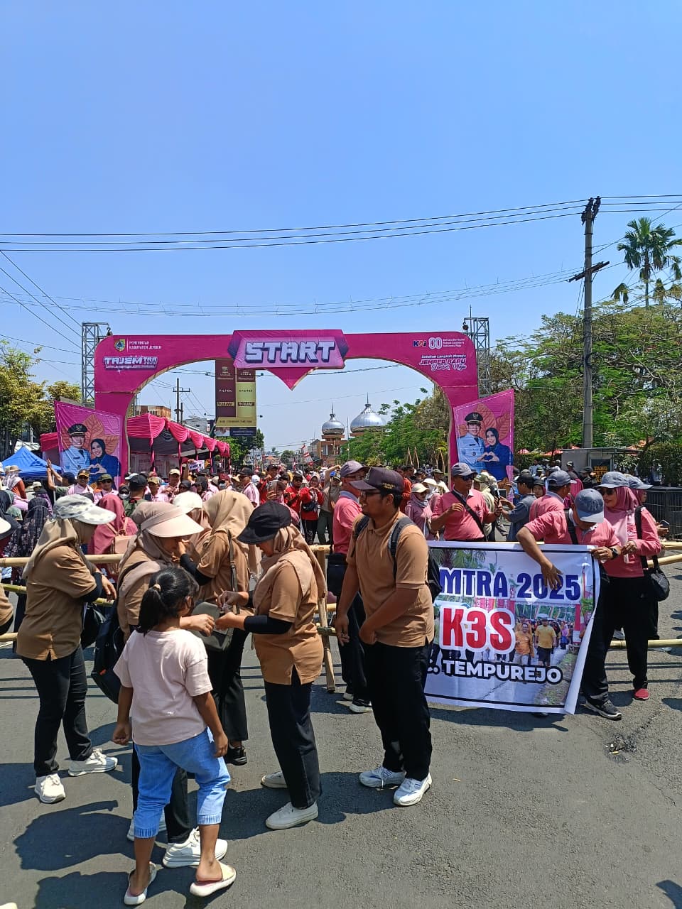Suasana di titik start yang ada di Alun-alun Kecamatan Tanggul. (Adi Permana/ tagarjatim.id)