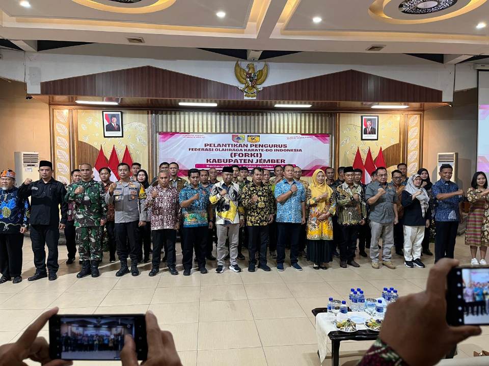 Pelantikan pengurus FORKI Jember di aula kantor Pemkab Jember pada Minggu (3/8/2025).