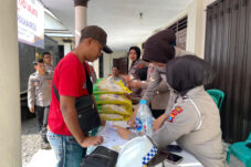 Gandeng Bulog, Polres Blitar Salurkan 4 Ton Beras SPHP untuk Masyarakat 15 IMG 20250811 141949