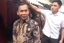 Mendukbangga Tinjau Penyaluran MBG Ibu Hamil dan Balita di Kota Malang 11 Menteri Kependudukan dan Pembangunan Keluarga/Kepala Badan Kependudukan dan Keluarga Berencana Nasional (BKKBN) Wihaji saat meninjau rumah keluarga berisiko stunting (KRS) di Kecamatan Klojen Kota Malang, Selasa 12 Agustus 2025.(dixs fibrian/ tagarjatim.id)