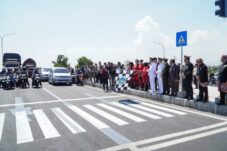 Peringatan HUT RI ke 80, Jalan Lingkar Utara Lamongan Resmi Dibuka 8 Bupati Lamongan Yuhrohnur Efendi membuka JLU (Sapari/ Tagarjatim.id)