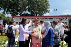 Wakil Wali Kota Blitar Elim Tyu Samba saat menghadiri peluncuran sapi merah putih (dok. Kominfo Kota Blitar untuk tagarjatim.id)