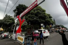 Pemkot Batu Pasang Gate Parkir di Alun-Alun, Efektif Atur Parkir atau Timbulkan Polemik? 9 Parkir di kawasan Alun-Alun Kota Batu akan gunakan gate parkir. Uji coba dijadwalkan dimulai pada Oktober 2025 mendatang.